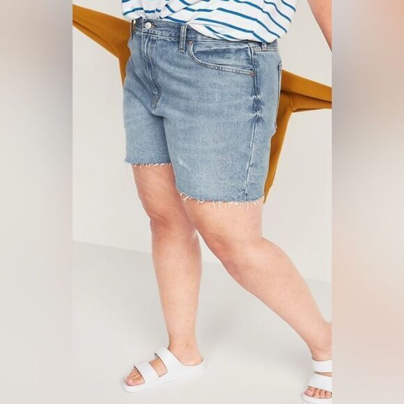 NWT Old Navy Plus Size Curvy High Rise Slouchy Raw Hem Denim Shorts - Size 24 - Picture 1 of 12